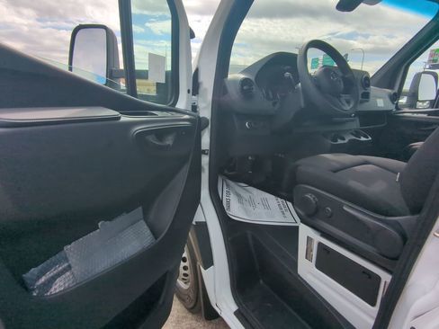 Used 2024 Mercedes-Benz Sprinter 4500 image 3