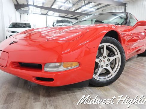 Used 2002 Chevrolet Corvette Coupe w/ Preferred Equipment Group2 RWD image 2