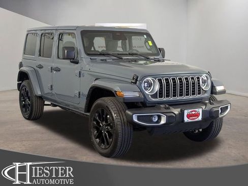 Used 2025 Jeep Wrangler Unlimited Sahara w/ Safety Group AWD/4WD image 1