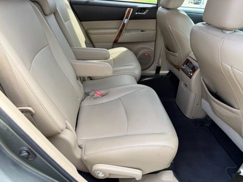 Used 2012 Toyota Highlander Limited w/ Tow Pkg AWD/4WD image 21