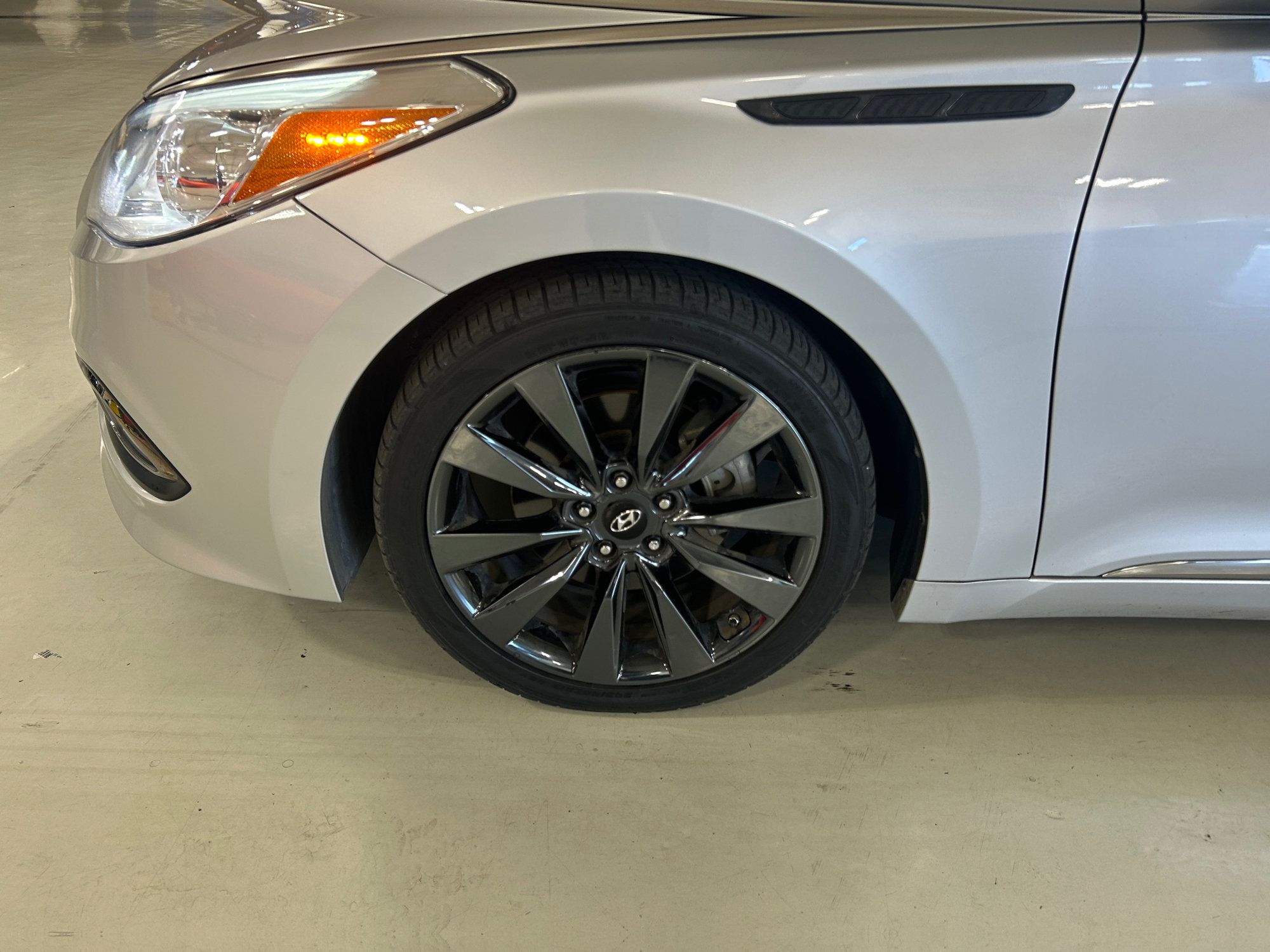 Used 2017 Hyundai Azera Limited FWD image 9