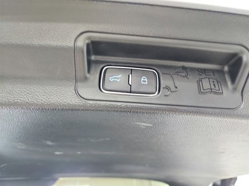 Used 2023 Ford Explorer Limited image 47