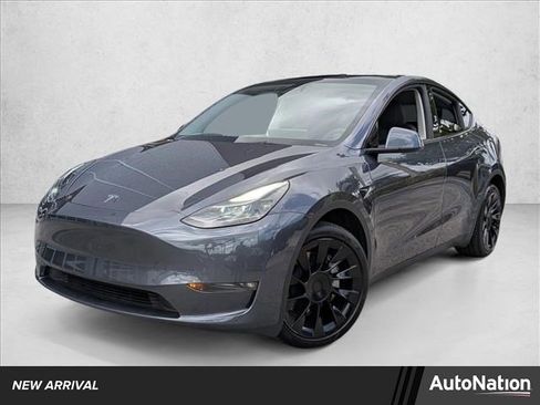 Used 2023 Tesla Model Y Long Range image 1