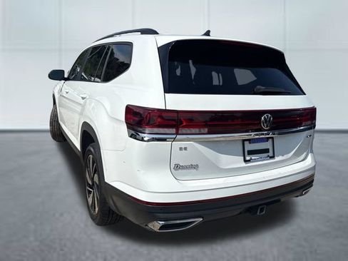 Used 2025 Volkswagen Atlas SE AWD/4WD image 2