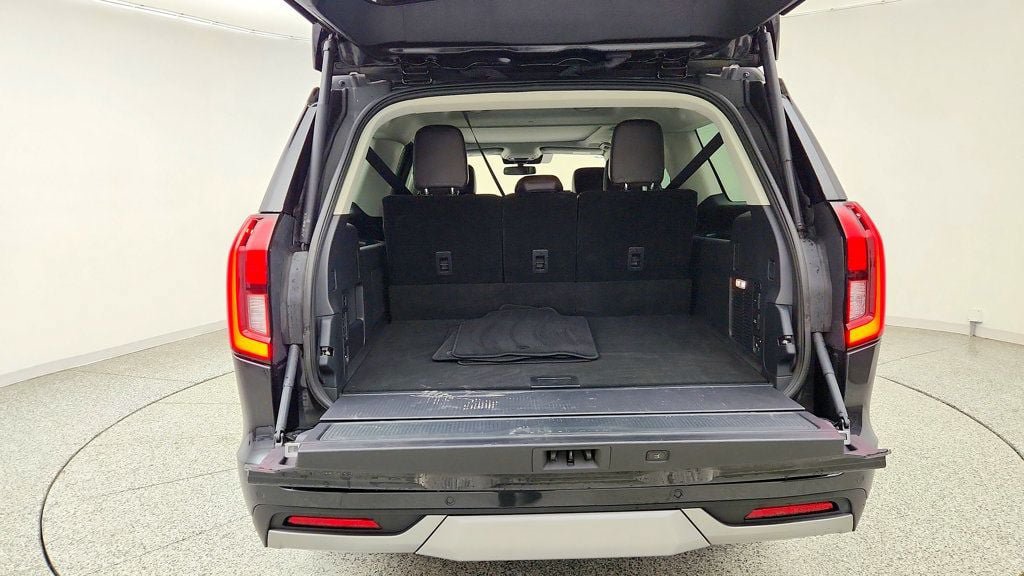 Used 2025 Ford Expedition Max Platinum w/ Platinum Ultimate Package AWD/4WD image 22