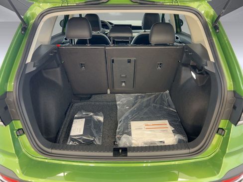 New 2026 Volkswagen Taos SE image 31