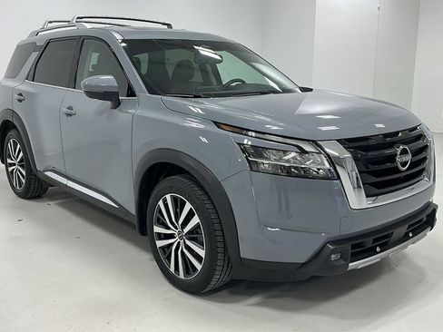 Used 2022 Nissan Pathfinder Platinum w/ Cargo Package image 7