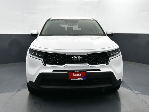 Used 2021 Kia Sorento LX image 3