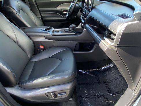 Certified 2025 Toyota Grand Highlander AWD image 10