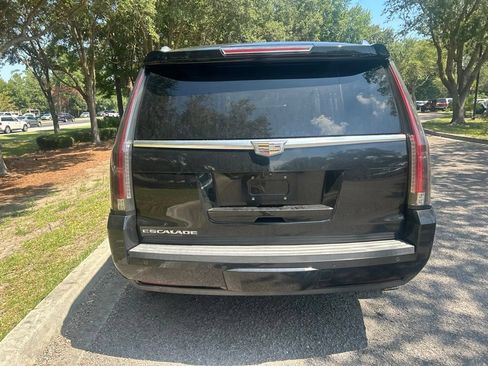 Used 2017 Cadillac Escalade Premium Luxury RWD image 7