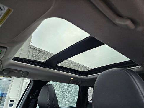 Used 2023 Mitsubishi Outlander SE image 18