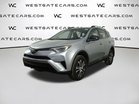 Used 2018 Toyota RAV4 LE image 1