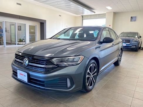 Used 2024 Volkswagen Jetta Sport FWD image 4