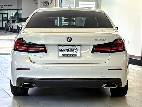 Used 2022 BMW 530i w/ Premium Package RWD image 5