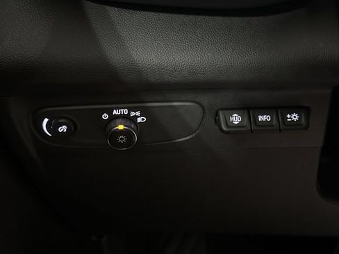 Used 2023 Buick Envision Avenir AWD/4WD image 18