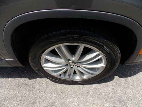 Used 2014 Volkswagen Tiguan SEL FWD image 19