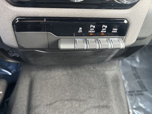 New 2026 RAM 1500 Express AWD/4WD image 19
