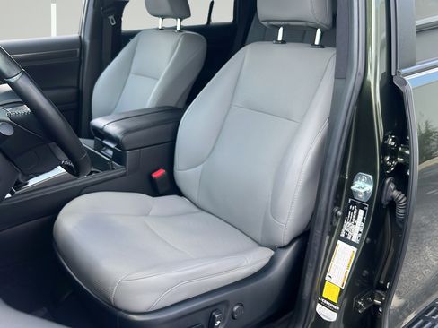 Used 2023 Lexus GX 460 w/ Black Line Special Edition AWD/4WD image 14