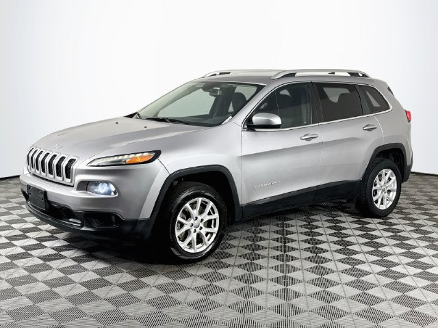 Used 2018 Jeep Cherokee Latitude FWD image 4