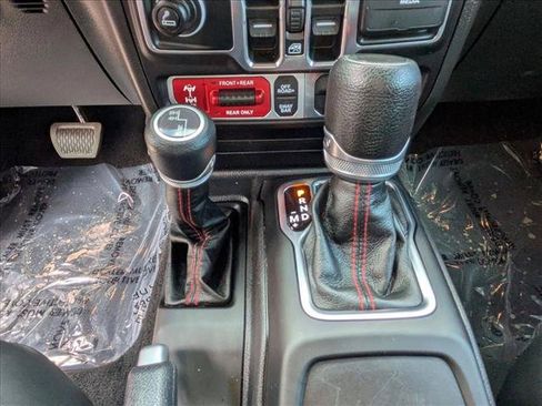 Used 2023 Jeep Gladiator Rubicon w/ LED Lighting Group AWD/4WD image 18