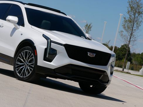 Used 2024 Cadillac XT4 Sport FWD image 39
