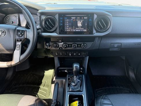 Used 2019 Toyota Tacoma TRD Sport w/ Technology Package AWD/4WD image 13