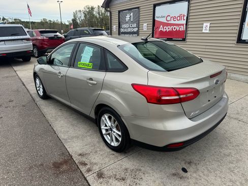 Used 2015 Ford Focus SE image 7