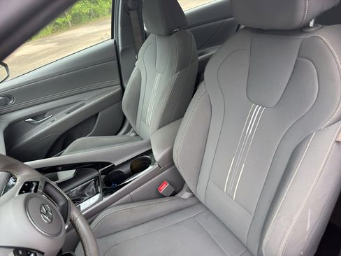 Used 2023 Hyundai Elantra SEL w/ Convenience Package FWD image 8