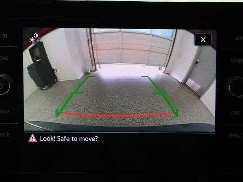 Used 2025 Volkswagen Jetta SE image 21