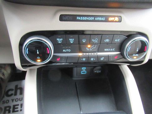 Used 2022 Ford Escape Titanium image 25