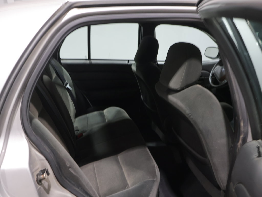 Used 2004 Ford Crown Victoria LX RWD image 8