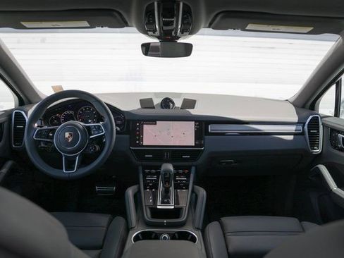 Used 2023 Porsche Cayenne S image 16