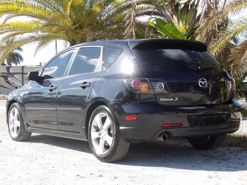Used 2004 MAZDA MAZDA3 s w/ Moonroof & 6-CD Pkg image 5