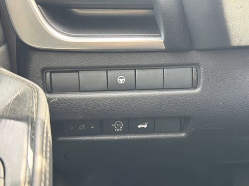 Used 2023 Nissan Rogue SV w/ SV Premium B Package image 31