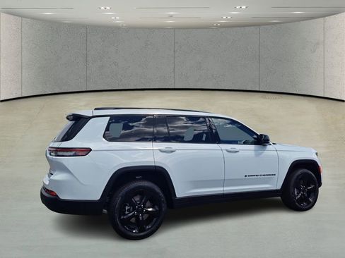 New 2025 Jeep Grand Cherokee L Limited w/ Black Appearance Package image 5