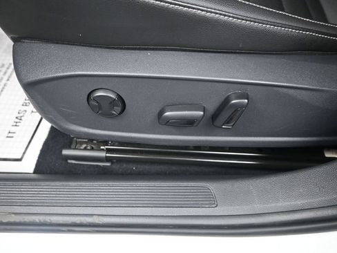 Used 2022 Volkswagen Jetta SE w/ Panoramic Sunroof Package FWD image 11