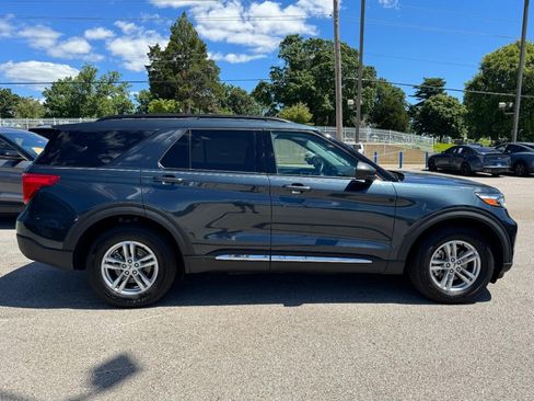 Used 2022 Ford Explorer XLT w/ Class IV Trailer Tow Package AWD/4WD image 2