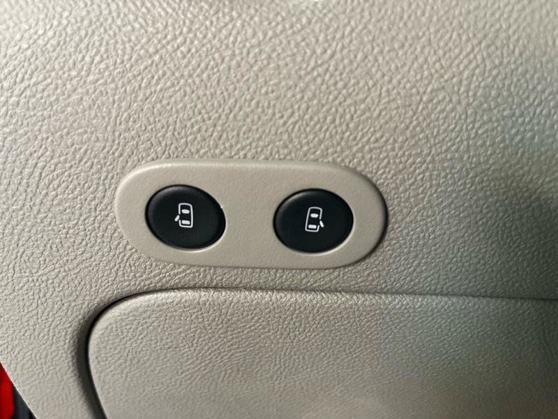 Used 2009 Chevrolet HHR LT FWD image 33