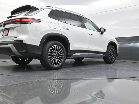 Used 2025 Volkswagen Tiguan S image 29