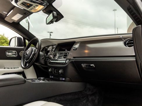 Used 2018 Rolls-Royce Wraith RWD image 51