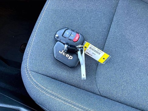 Certified 2025 Jeep Gladiator Nighthawk image 30