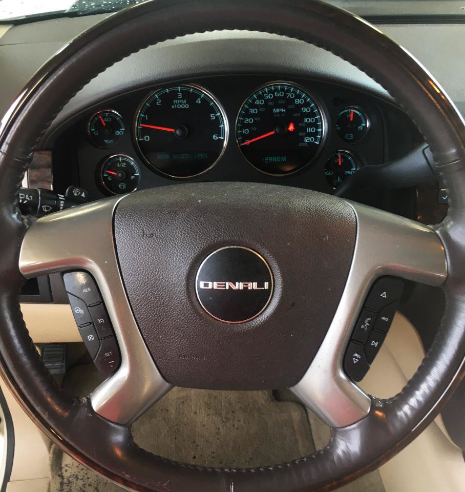 Used 2012 GMC Yukon XL Denali RWD image 26