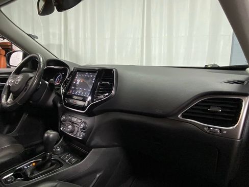 Used 2019 Jeep Cherokee Limited AWD/4WD image 32