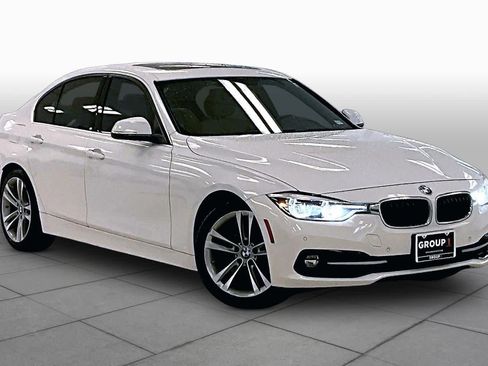 Used 2018 BMW 330i Sedan RWD image 2