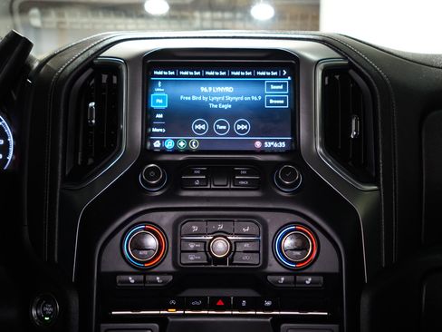 Used 2020 Chevrolet Silverado 1500 LT w/ All-Star Edition image 12