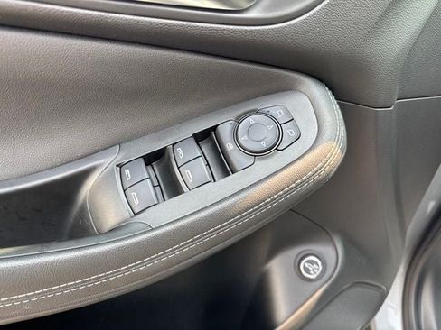 Used 2024 Buick Encore GX Preferred AWD/4WD image 9