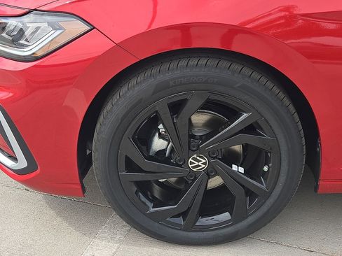 Used 2025 Volkswagen Jetta SE image 14