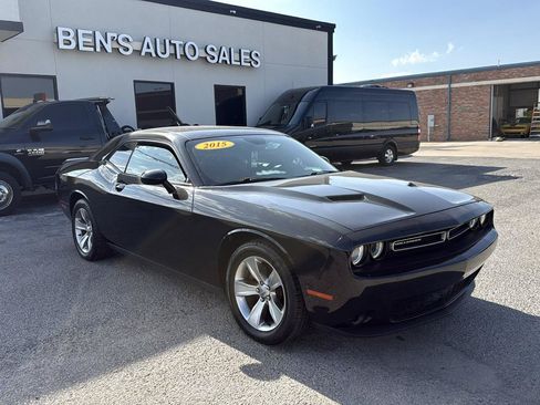Used 2015 Dodge Challenger SXT RWD image 4