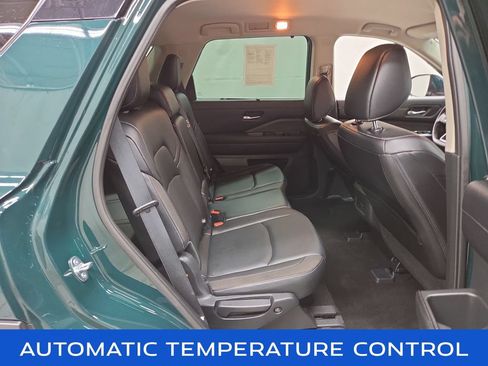 Used 2023 Nissan Pathfinder SL w/ Black Appearance Package AWD/4WD image 11