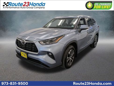 Used 2023 Toyota Highlander XLE AWD/4WD image 1